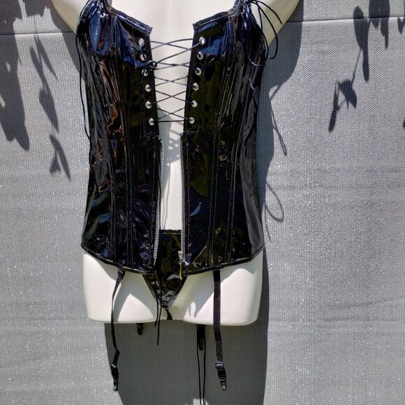 Alivila Y (S) Wet Look Zippered Overbust Corset and Panty Set - Picture 4 of 12